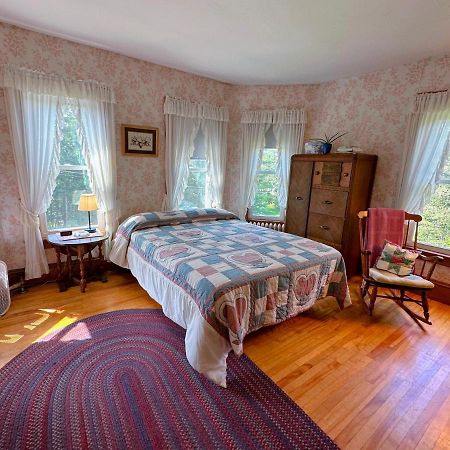Private 2 Bedrooms And 1 Bathroom In Grand Victorian Home In The Heart Of The Whiite Mountains! Great Host Whitefield Eksteriør billede