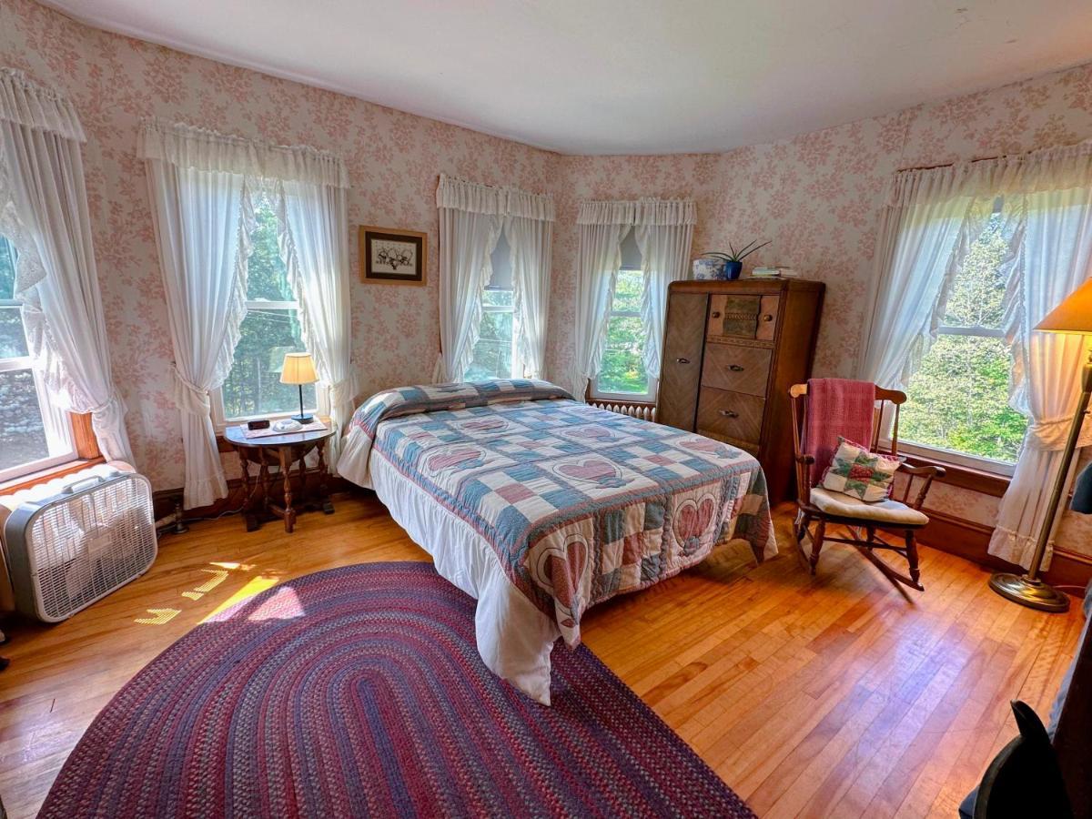 Private 2 Bedrooms And 1 Bathroom In Grand Victorian Home In The Heart Of The Whiite Mountains! Great Host Whitefield Eksteriør billede