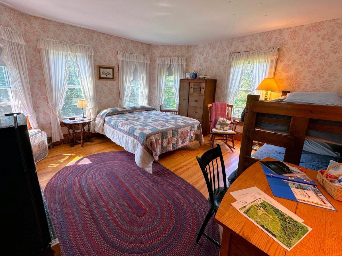 Private 2 Bedrooms And 1 Bathroom In Grand Victorian Home In The Heart Of The Whiite Mountains! Great Host Whitefield Eksteriør billede