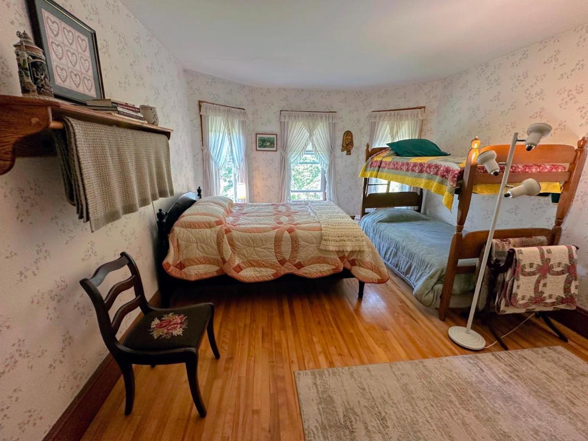 Private 2 Bedrooms And 1 Bathroom In Grand Victorian Home In The Heart Of The Whiite Mountains! Great Host Whitefield Eksteriør billede
